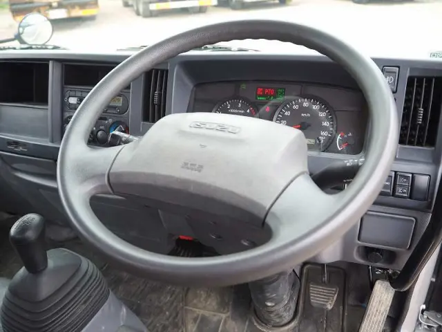 いすゞ エルフ 2RG-NKR88AD(2WD)の写真47