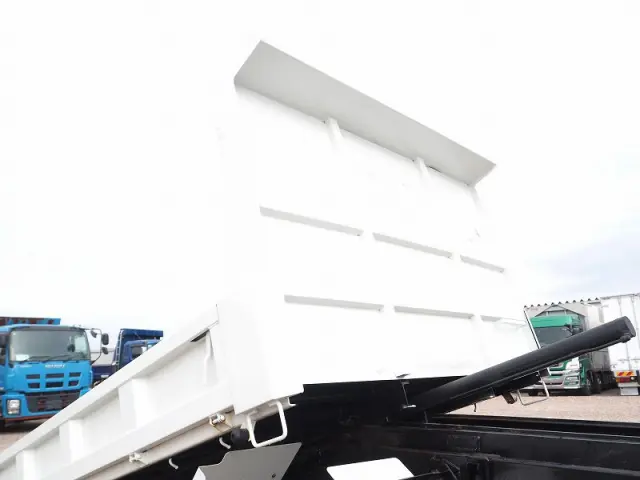 いすゞ エルフ PDG-NPR75N(2WD)の写真9