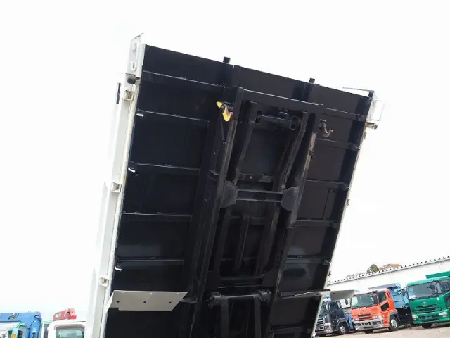 いすゞ エルフ PDG-NPR75N(2WD)の写真24