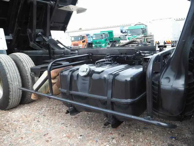 いすゞ エルフ PDG-NPR75N(2WD)の写真26