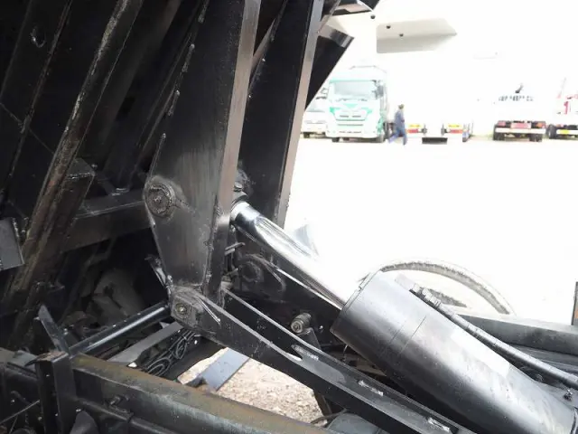 いすゞ エルフ PDG-NPR75N(2WD)の写真29