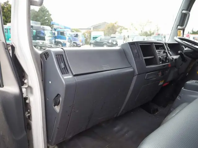 いすゞ エルフ PDG-NPR75N(2WD)の写真43