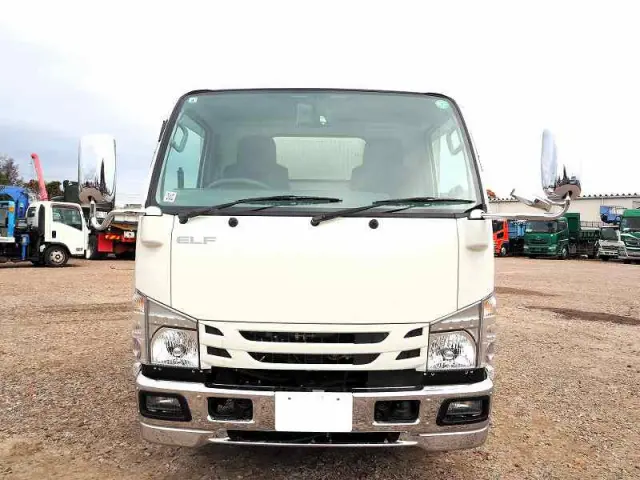 いすゞ エルフ 2PG-NKR88N(2WD)の写真8