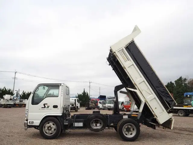 いすゞ エルフ 2PG-NKR88N(2WD)の写真9