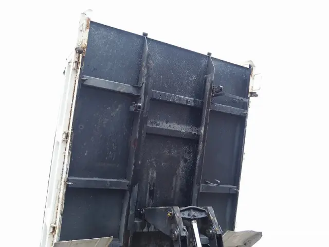 いすゞ エルフ 2PG-NKR88N(2WD)の写真16