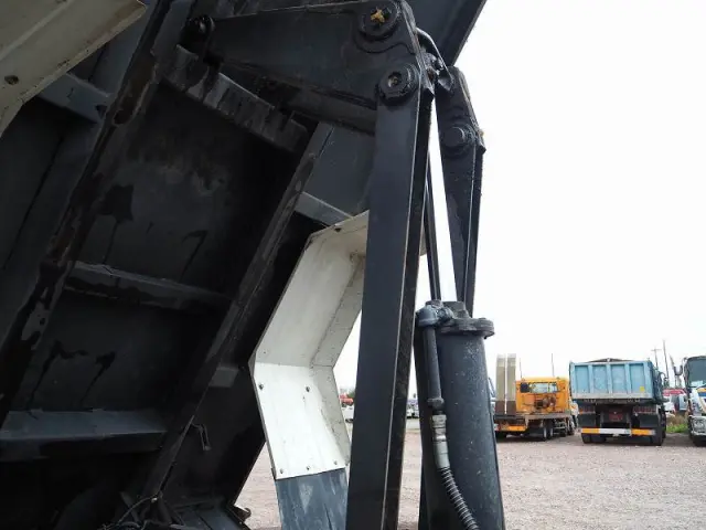 いすゞ エルフ 2PG-NKR88N(2WD)の写真22