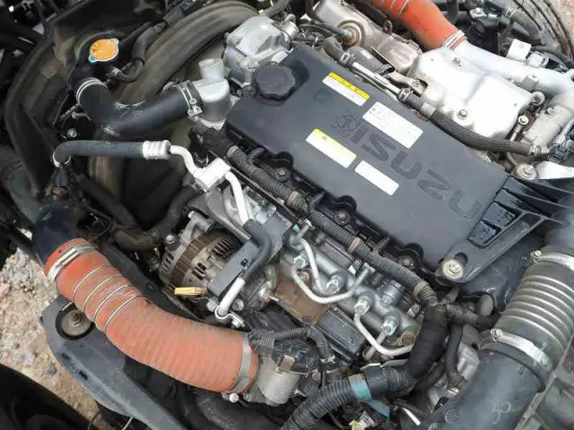 いすゞ エルフ 2PG-NKR88N(2WD)の写真40