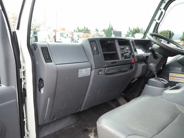 いすゞ エルフ 2PG-NKR88N(2WD)の写真43