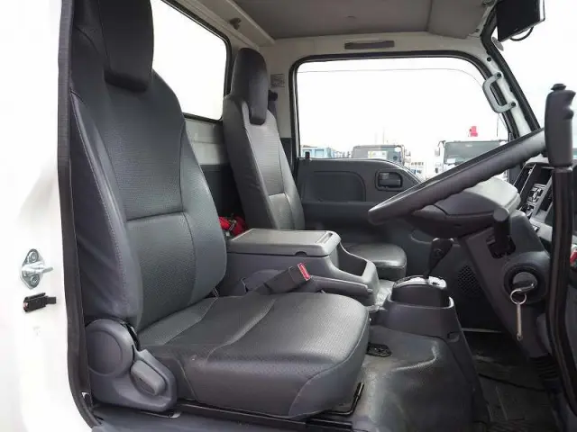 いすゞ エルフ 2PG-NKR88N(2WD)の写真44