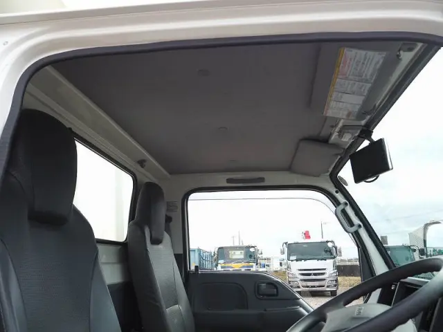 いすゞ エルフ 2PG-NKR88N(2WD)の写真45