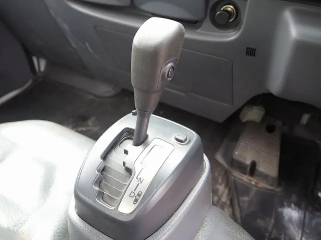 いすゞ エルフ 2PG-NKR88N(2WD)の写真47