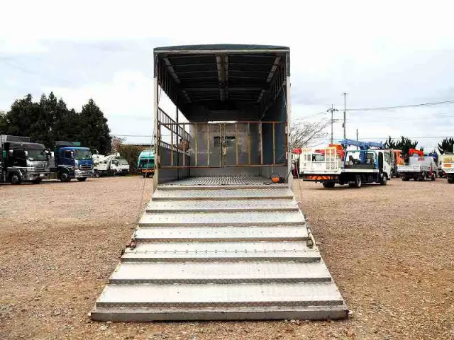 いすゞ エルフ PA-NPR81R(2WD)の写真4