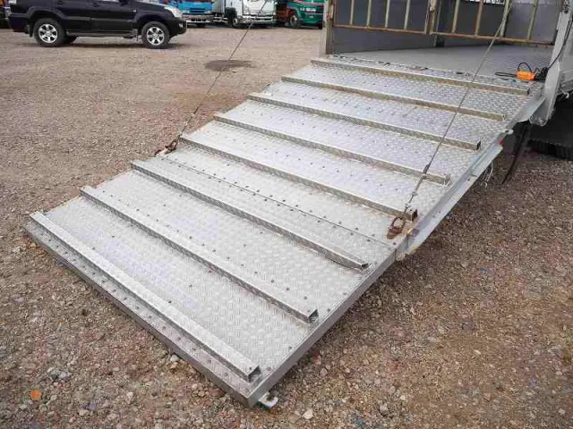 いすゞ エルフ PA-NPR81R(2WD)の写真22