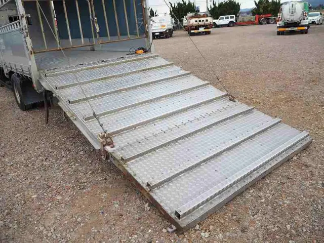 いすゞ エルフ PA-NPR81R(2WD)の写真23