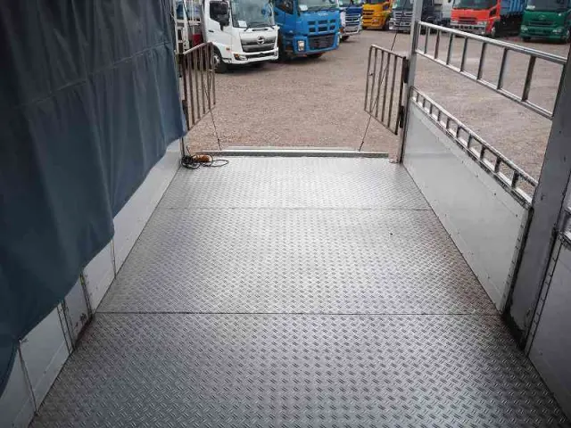 いすゞ エルフ PA-NPR81R(2WD)の写真30