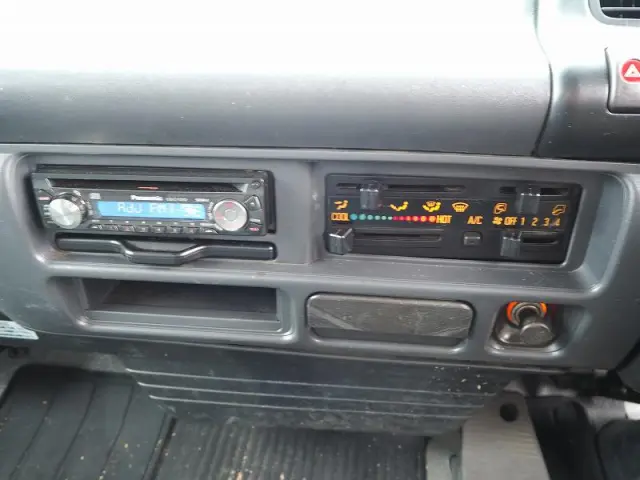 いすゞ エルフ PA-NPR81R(2WD)の写真48