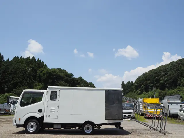 日産 アトラス TKG-SZ2F24(2WD)の写真2