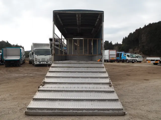 いすゞ エルフ SKG-NPR85YN(2WD)の写真4