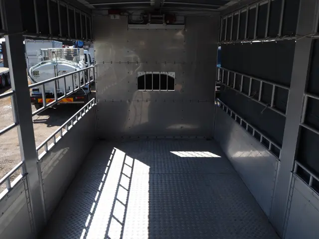 いすゞ エルフ SKG-NPR85YN(2WD)の写真23