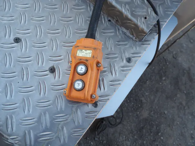 いすゞ エルフ SKG-NPR85YN(2WD)の写真29