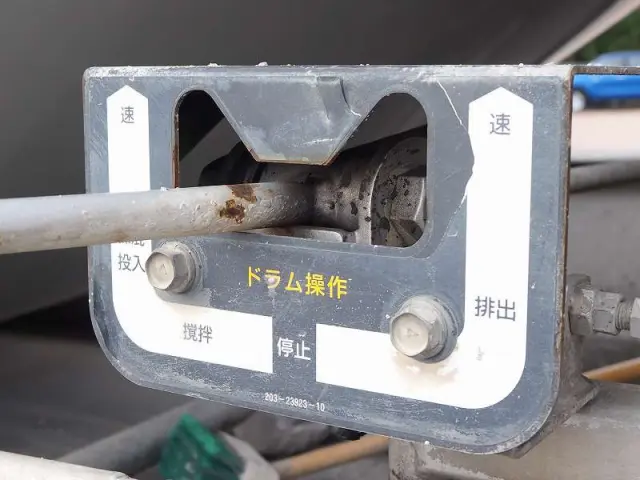 いすゞ ギガ QKG-CXZ77AT(6x4)の写真27