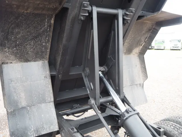 いすゞ エルフ TPG-NKS85AN(4WD)の写真13