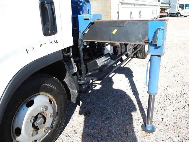 いすゞ エルフ TKG-NMR85AN(2WD)の写真12