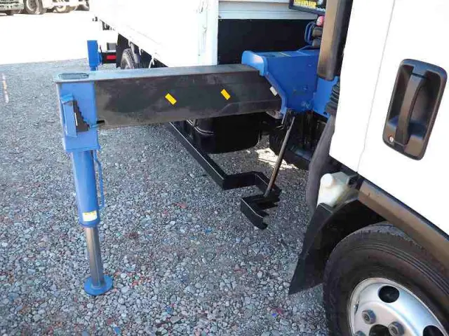 いすゞ エルフ SKG-NPR85YN(2WD)の写真9