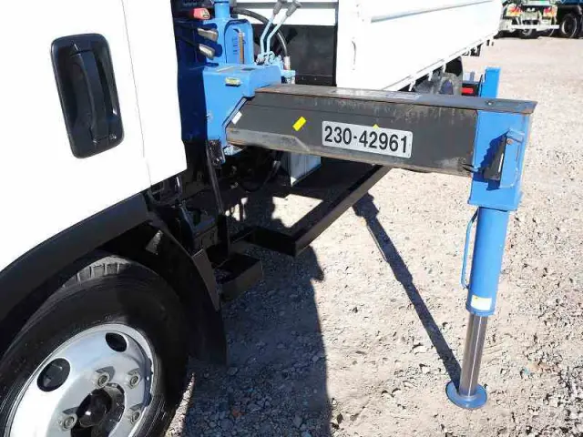 いすゞ エルフ SKG-NPR85YN(2WD)の写真14