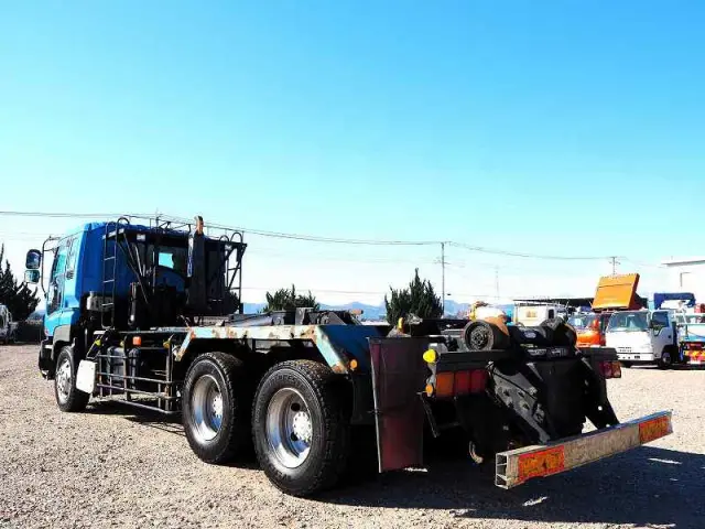 いすゞ ギガ PJ-CYZ77Q6(6x4)の写真3