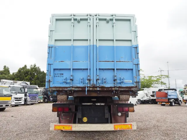 いすゞ ギガ PJ-CYZ77Q6(6x4)の写真4