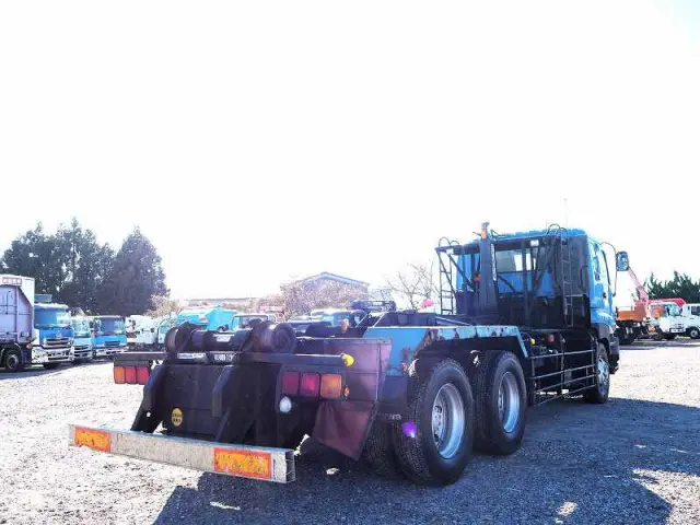 いすゞ ギガ PJ-CYZ77Q6(6x4)の写真5