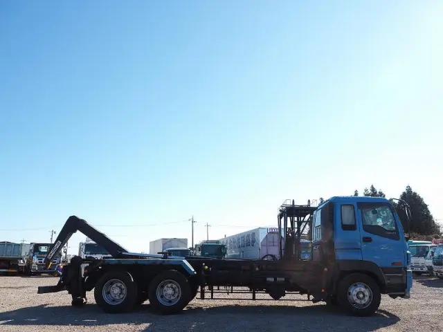 いすゞ ギガ PJ-CYZ77Q6(6x4)の写真10