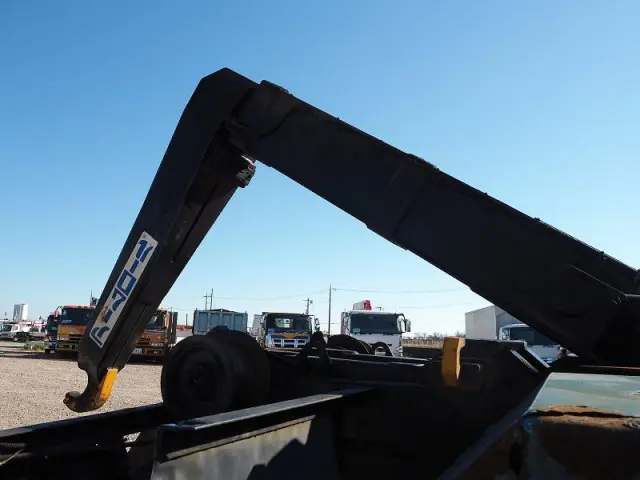 いすゞ ギガ PJ-CYZ77Q6(6x4)の写真11