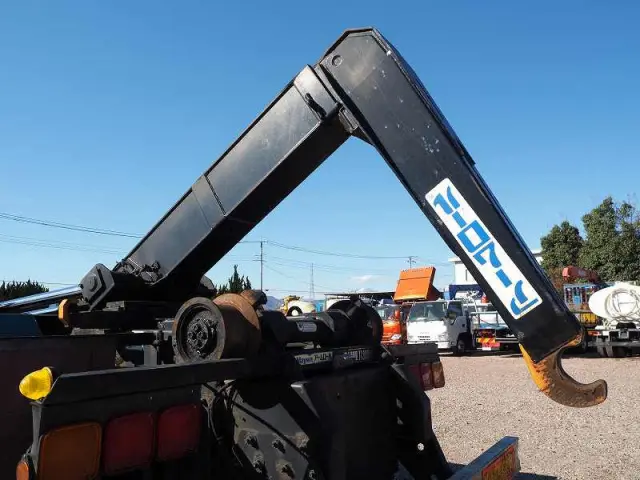 いすゞ ギガ PJ-CYZ77Q6(6x4)の写真15