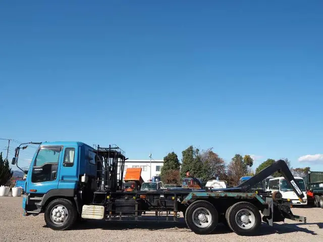 いすゞ ギガ PJ-CYZ77Q6(6x4)の写真16