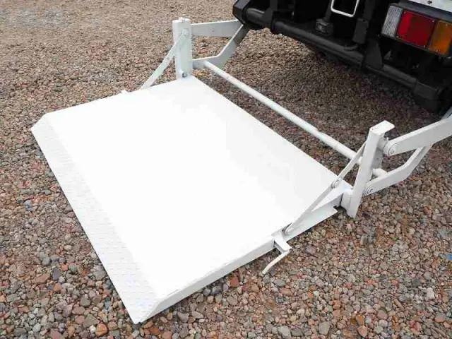 いすゞ エルフ SKG-NHS85AN(4WD)の写真9