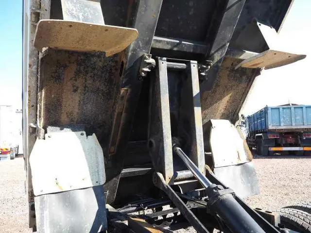 いすゞ エルフ TPG-NKS85AN(4WD)の写真22