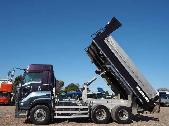 いすゞ ギガ 2PG-CXZ77CT(6x4)の写真12