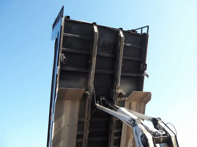 いすゞ ギガ 2PG-CXZ77CT(6x4)の写真17