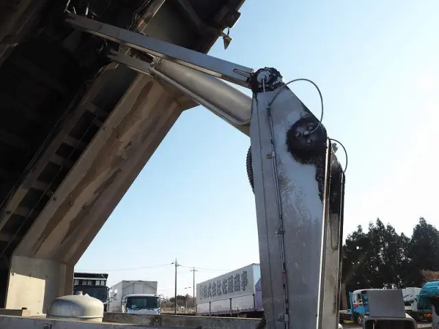 いすゞ ギガ 2PG-CXZ77CT(6x4)の写真19