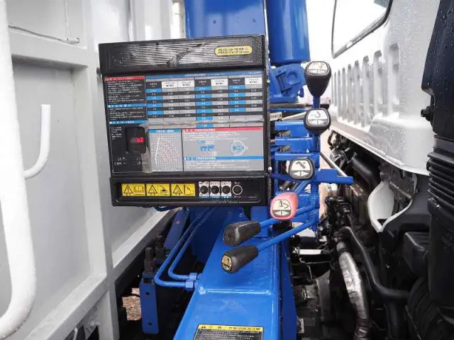 いすゞ フォワード TKG-FRR90S1(2WD)の写真10