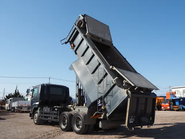 いすゞ フォワード QKG-FVZ34U2(6x4)の写真4