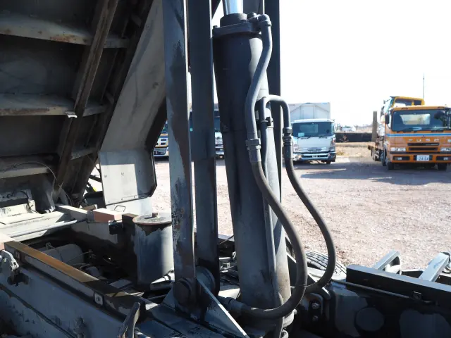 いすゞ フォワード QKG-FVZ34U2(6x4)の写真17