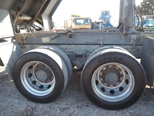 いすゞ フォワード QKG-FVZ34U2(6x4)の写真18