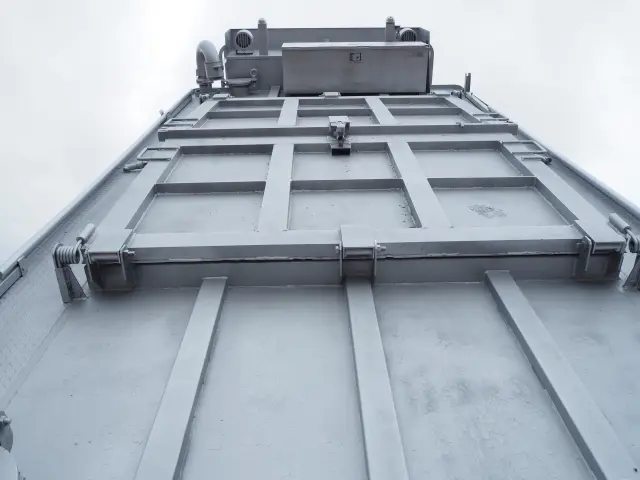 いすゞ フォワード QKG-FVZ34U2(6x4)の写真22