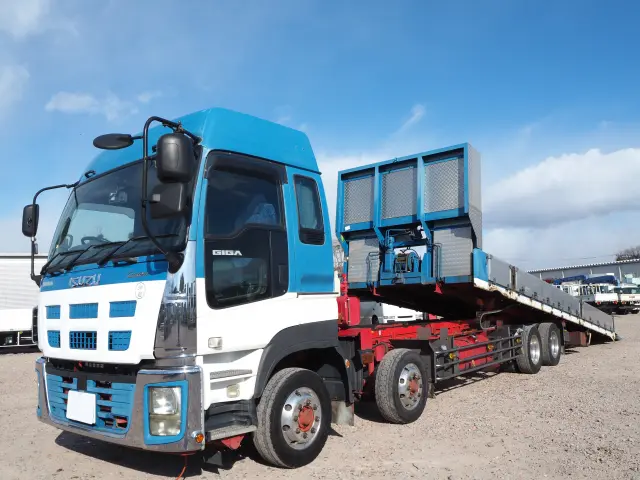 いすゞ ギガ LKG-CYJ77A(8x4)の写真1