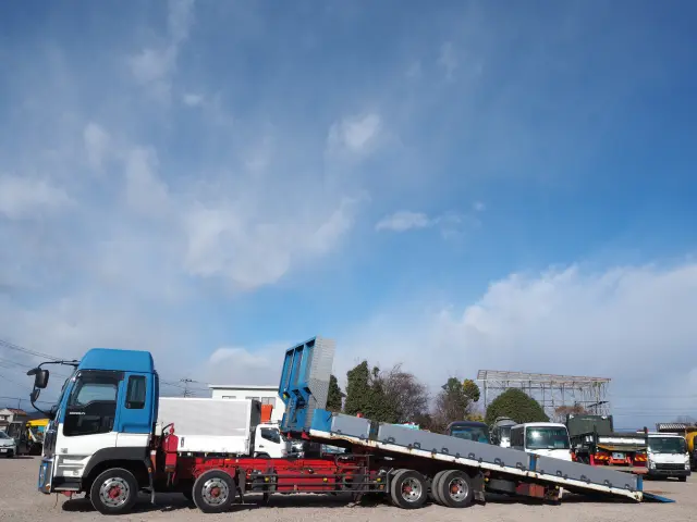 いすゞ ギガ LKG-CYJ77A(8x4)の写真2