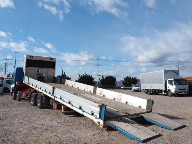 いすゞ ギガ LKG-CYJ77A(8x4)の写真3