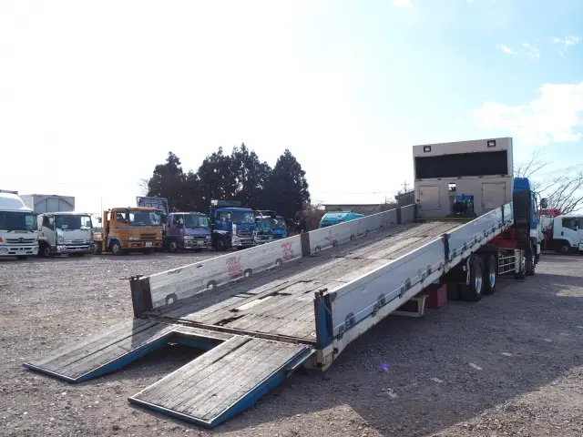 いすゞ ギガ LKG-CYJ77A(8x4)の写真5